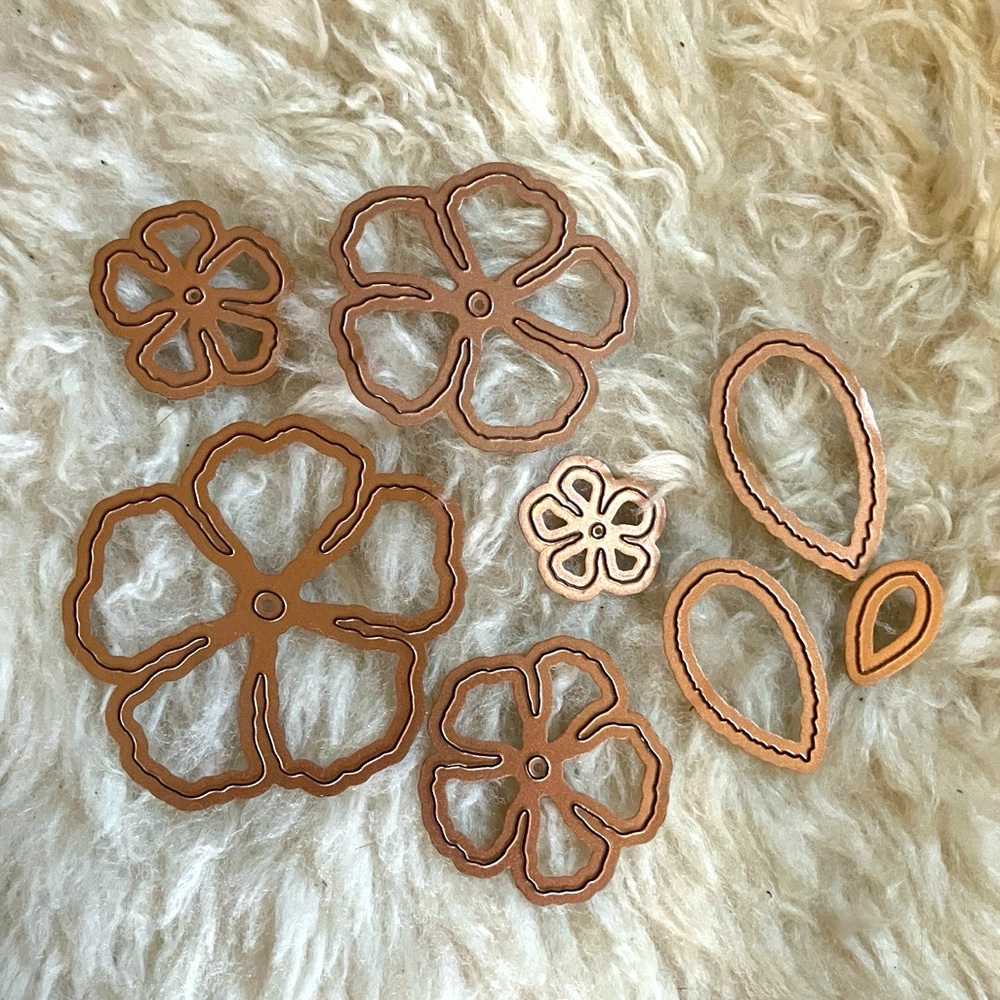 Card Paper Metal Die Cuts 5 Flowers 3 Petals